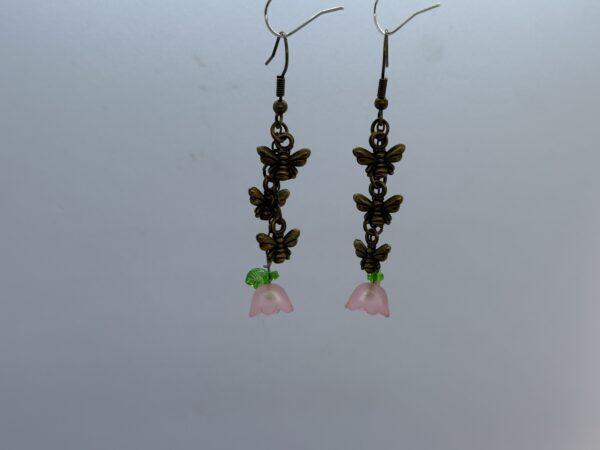 Oorbellen 3 vlinders brons bloemetje roze